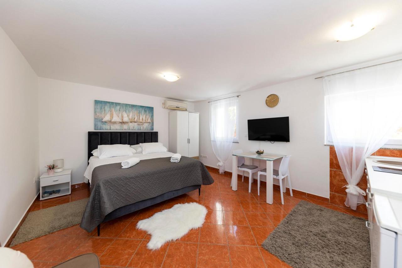 Apartmani Valentina 자다르 외부 사진