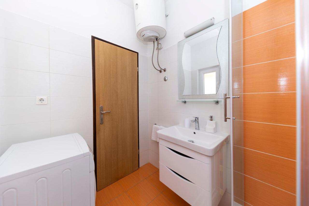Apartmani Valentina 자다르 외부 사진
